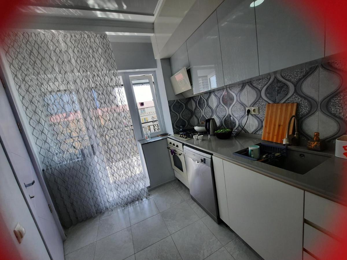 Apartment Desi With Sea View On The Beach In 바투미 외부 사진