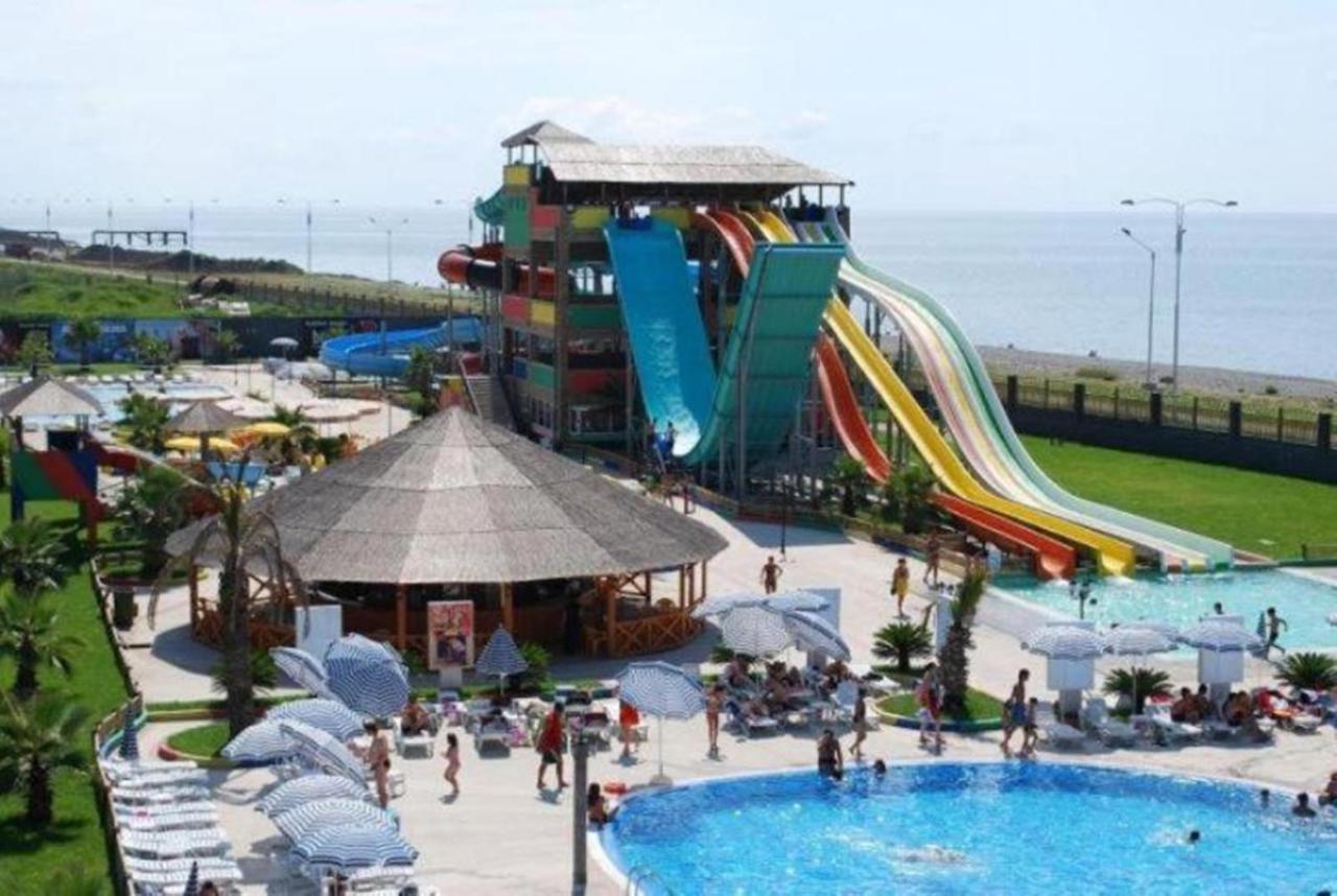 Apartment Desi With Sea View On The Beach In 바투미 외부 사진