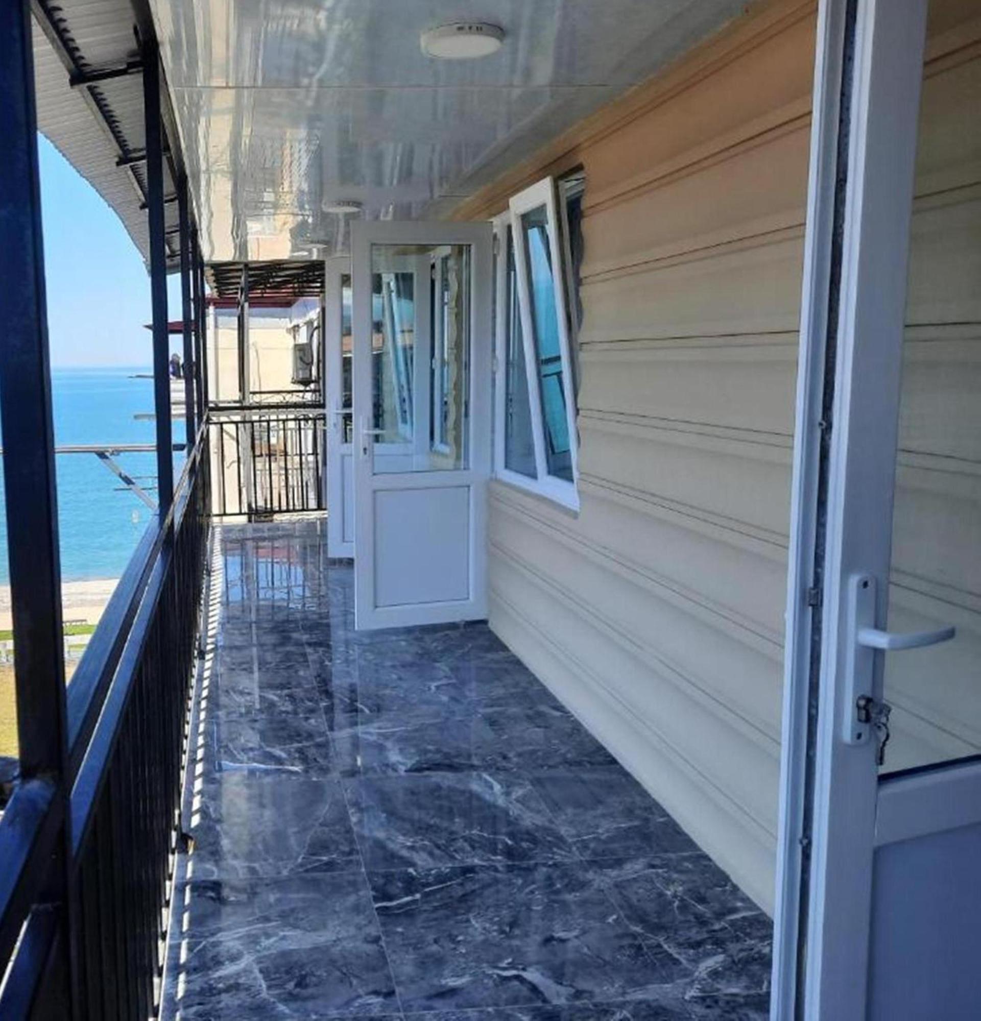 Apartment Desi With Sea View On The Beach In 바투미 외부 사진