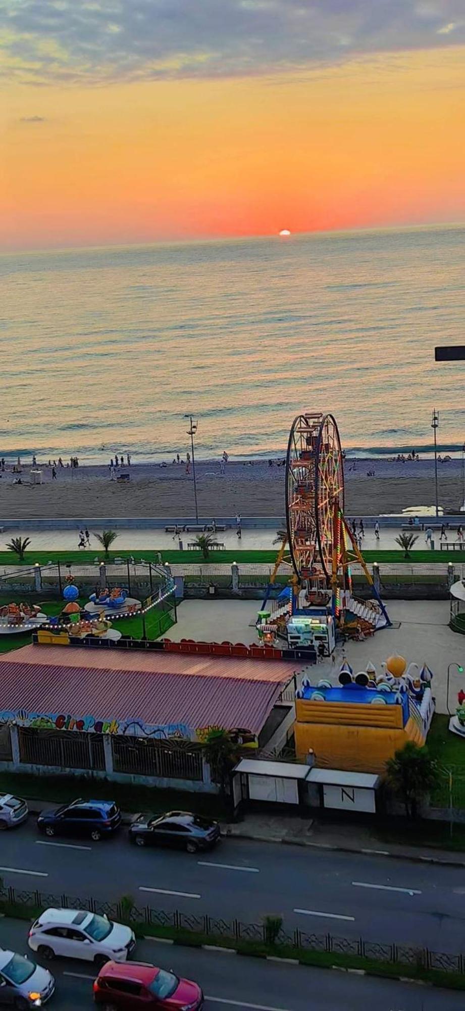 Apartment Desi With Sea View On The Beach In 바투미 외부 사진